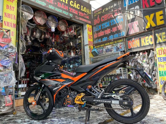 Decal Đức Chinh hình ảnh 2
