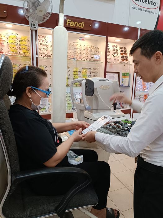 Ảnh 2 - Mẫu kính mới nhất từ Thanh Nga, kết hợp đẳng cấp và hiện đại