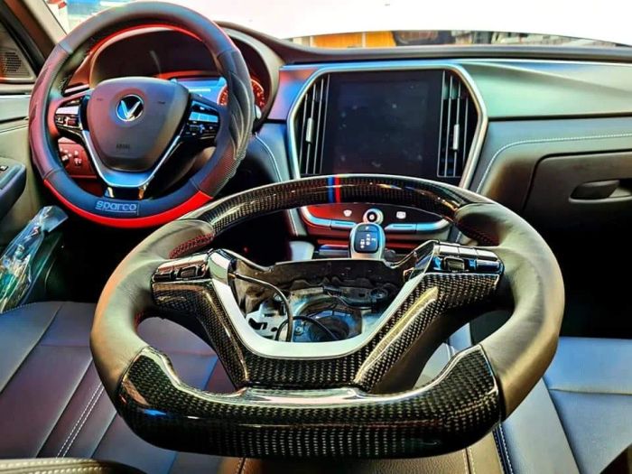 Không gian trưng bày phụ kiện cao cấp tại Huy Hoàng Auto