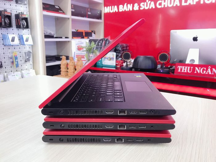 Không gian trải nghiệm sản phẩm tại Laptop Kim Anh