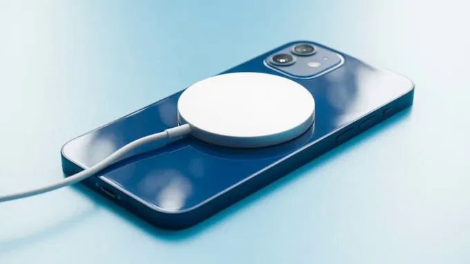 Hình ảnh trải nghiệm mua sắm tại ClickBuy - Không gian hiện đại với đa dạng sản phẩm từ bình dân đến cao cấp