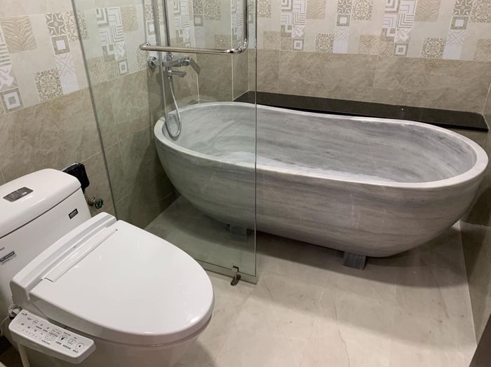 Hình ảnh Showroom Vân Lâm - Không gian trưng bày thiết bị vệ sinh hiện đại, đa dạng và tinh tế.