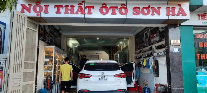 Không gian trưng bày phụ kiện cao cấp tại Nội Thất Ô Tô Sơn Hà