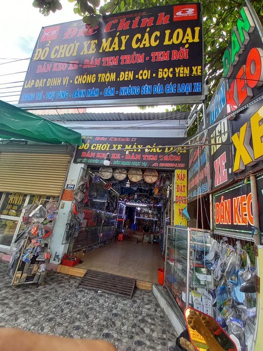Decal Đức Chinh hình ảnh 1