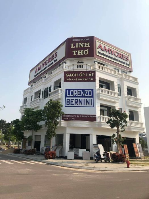 Không gian trưng bày sang trọng tại Showroom Linh Thơ