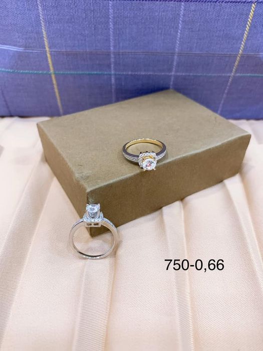 Không gian trưng bày ấn tượng tại Vàng Bạc Đá Quý Kim Anh