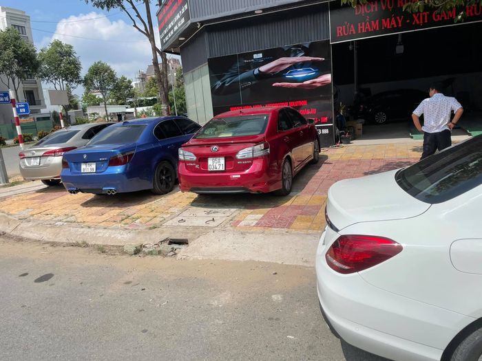 Hình ảnh Hưng Phú Ôtô - Không gian làm việc chuyên nghiệp