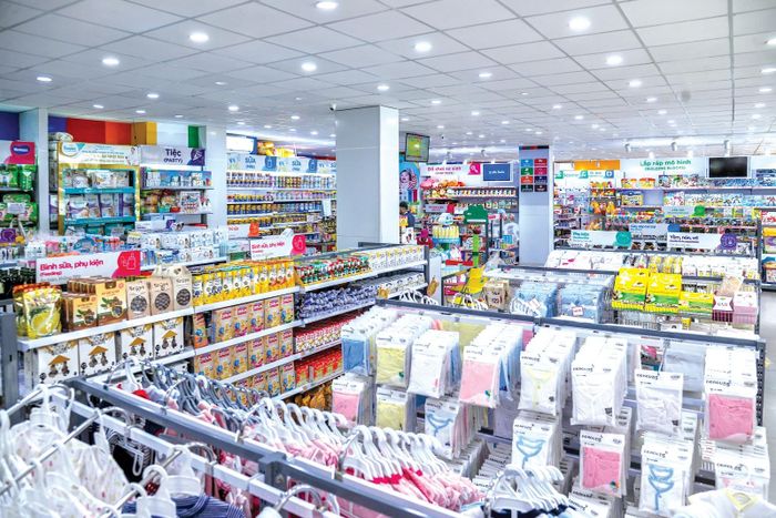 Shop Con Cưng ảnh 3 - Cùng thiết kế sang trọng, hiện đại và đội ngũ nhân viên nhiệt tình, Shop Con Cưng là nơi mua sắm lý tưởng cho các bậc phụ huynh muốn mang đến những sản phẩm tốt nhất cho mẹ và bé, với cam kết chất lượng an toàn và giá trị vượt trội.