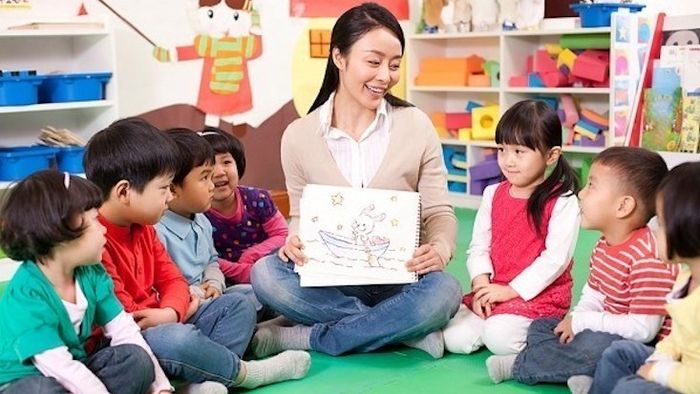 Khoảnh khắc ấm áp giữa cô và trò