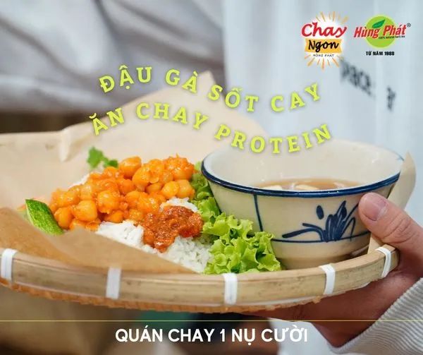 Không gian ấm cúng tại cửa hàng Chay Ngon Hùng Phát
