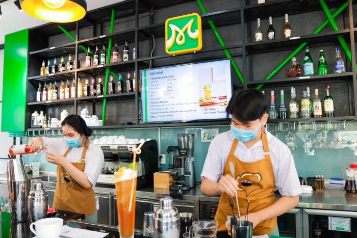 Hình ảnh Hướng nghiệp Á Âu 1
