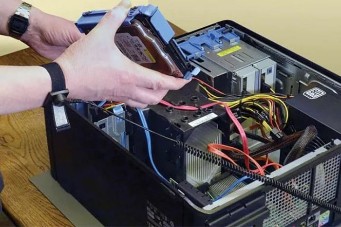 Hình ảnh không gian làm việc chuyên nghiệp tại Bệnh Viện Điện Thoại Laptop 24h