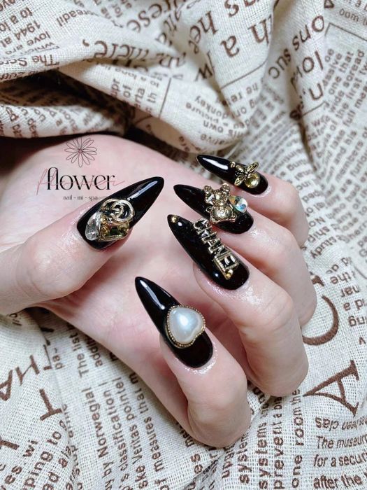 Học viên thực hành kỹ thuật nail nghệ thuật