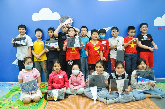Hình ảnh lớp học ứng dụng công nghệ hiện đại tại AMES