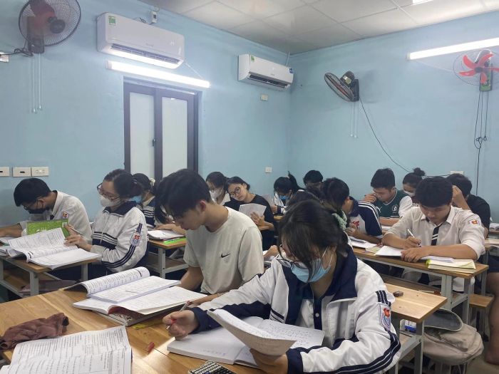 Lớp Toán thầy Phú ảnh 2
