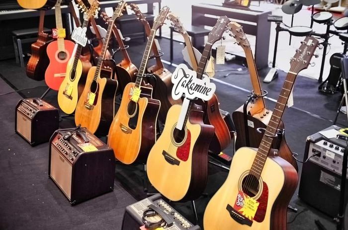 Không gian hiện đại tại showroom Việt Thương Music
