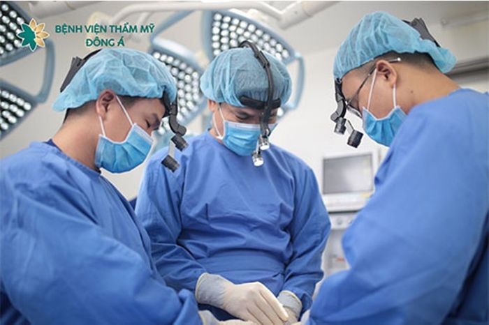 Hình ảnh phòng phẫu thuật hiện đại tại Bệnh viện Đông Á