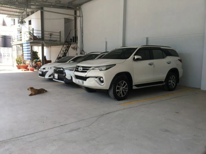 Hình ảnh Bãi Giữ Xe Anh Quốc - Không gian bảo quản xe chuyên nghiệp