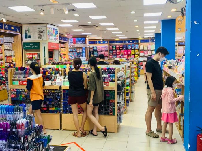 Góc đọc sách sang trọng tại Fahasa Tân Định