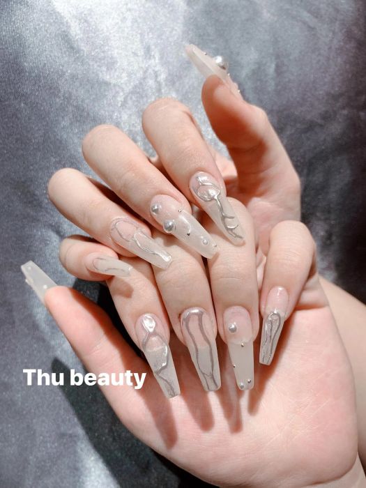 Học viên thực hành kỹ thuật nail chuyên nghiệp tại Thu Beauty Academy