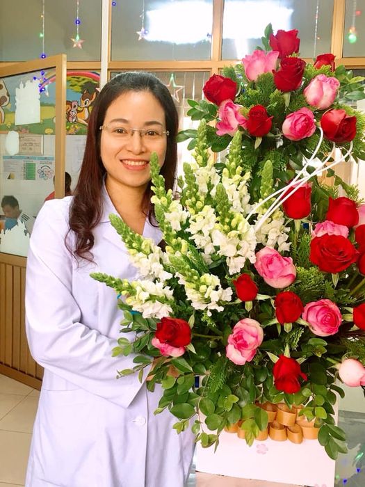 Hình ảnh đội ngũ y bác sĩ tại Phòng Khám Nhi BS. Hoa