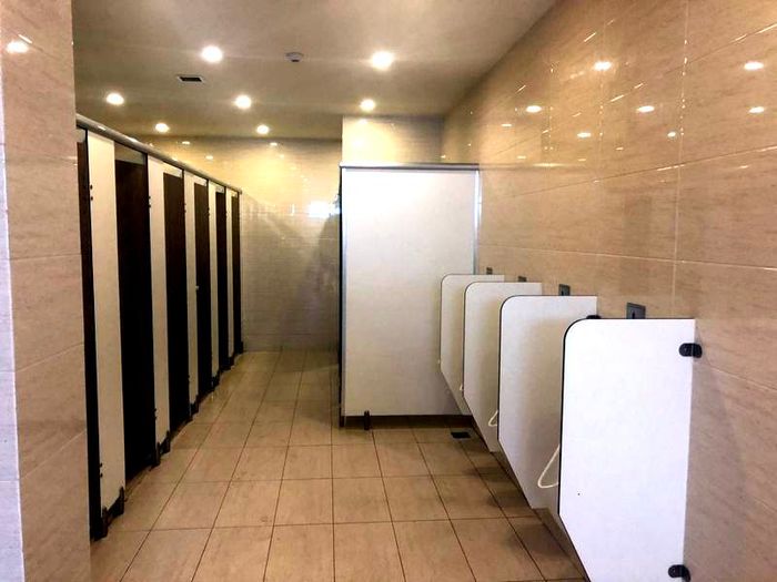 [Hình ảnh] Mẫu vách ngăn vệ sinh đẳng cấp do Nội Thất QH thi công