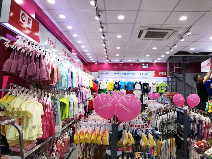 Góc trưng bày sản phẩm đa dạng tại Con Cưng - Ảnh 2