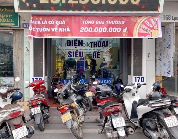 Không gian hiện đại và chuyên nghiệp tại MSM - Điện Thoại Siêu Rẻ