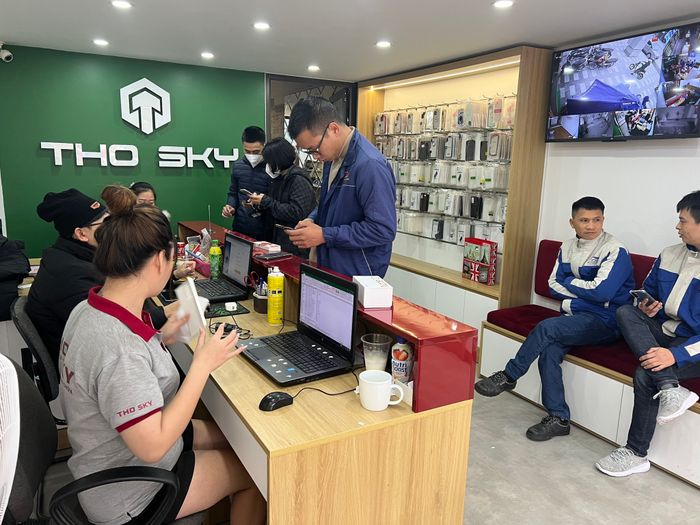 Không gian showroom hiện đại tại Thọ Sky Mobile