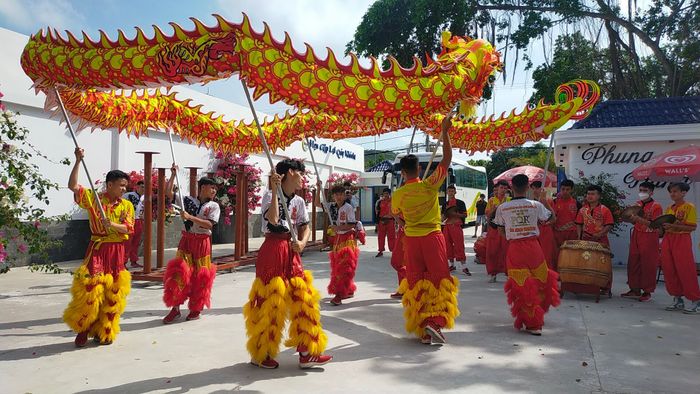 Hình ảnh biểu diễn đầy màu sắc của Đoàn Nghệ Thuật Tín Anh Đường