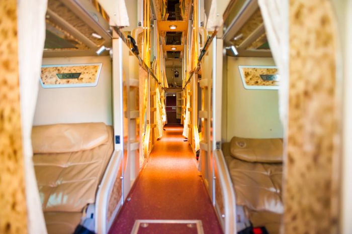 Không gian nghỉ ngơi cao cấp trên xe Nguyễn Kim Limousine