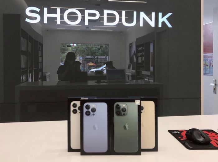 Khu trưng bày iPhone mới nhất tại ShopDunk Hà Nam