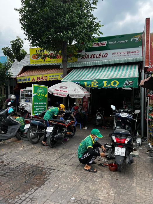 Hình ảnh không gian làm việc tại Tiệm Sửa Xe Lê Lo - Ảnh 2