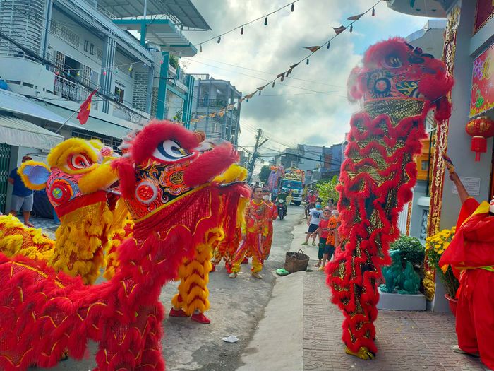Hình ảnh sinh động trong tiết mục biểu diễn của Đoàn Hiếu Nghĩa