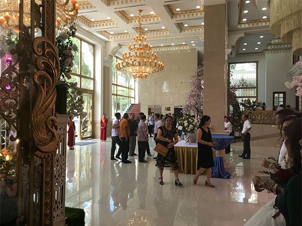 Không gian tiền sảnh sang trọng tại Khách sạn Vị Hoàng - Ảnh 2