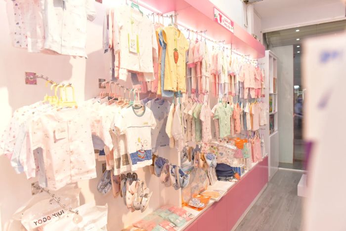 Khu trưng bày thực phẩm dinh dưỡng và đồ ăn dặm hữu cơ tại Tuti Care - đảm bảo nguồn dinh dưỡng tối ưu cho sự phát triển của bé yêu