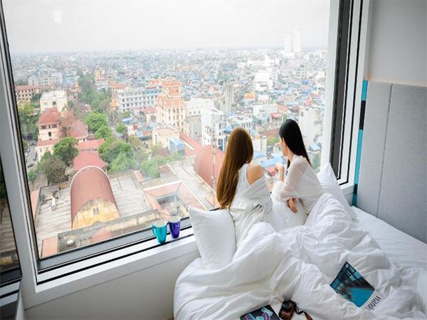 Không gian phòng nghỉ công nghệ tại SOJO Hotel - Ảnh 2
