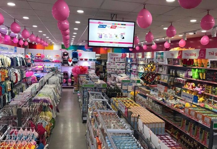 Không gian mua sắm hiện đại tại Con Cưng Trảng Bom