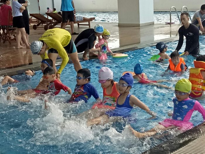 Cùng ngắm nhìn những khoảnh khắc đẹp tại bể bơi tiêu chuẩn của Trung tâm Hữu Hà