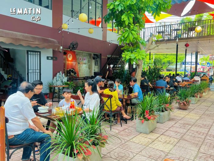 Góc sống ảo đầy chất thơ tại Le Matin Café
