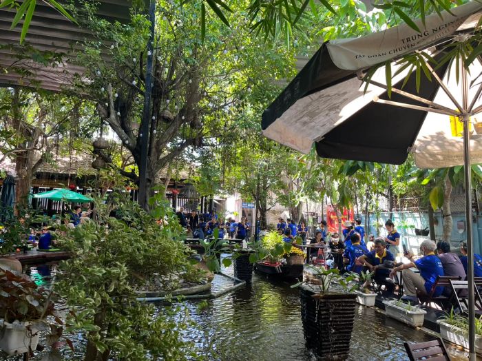 Không gian xanh mát đầy nghệ thuật tại Thủy Mộc Cafe