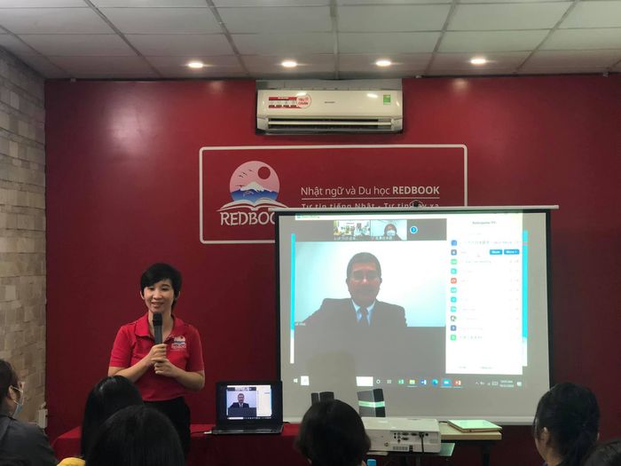 Hoạt động giao lưu văn hóa đặc sắc tại REDBOOK