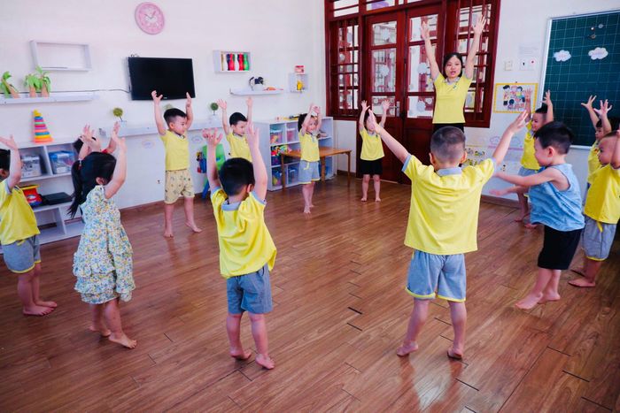Giờ học sáng tạo nghệ thuật tại Mầm Non Ngôi Sao