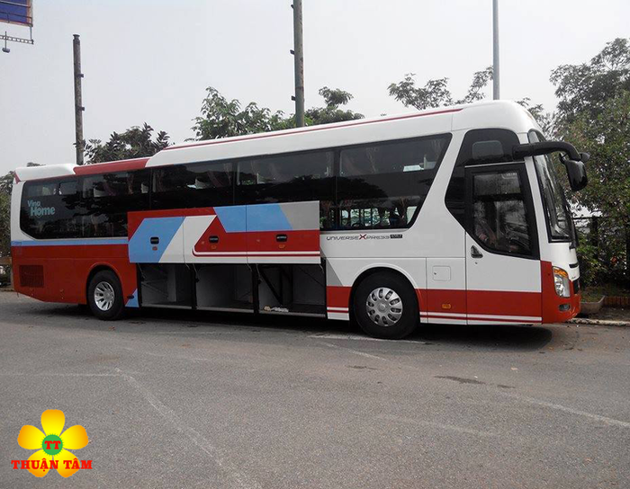 Không gian rộng rãi và tiện nghi trên xe Thuận Tâm