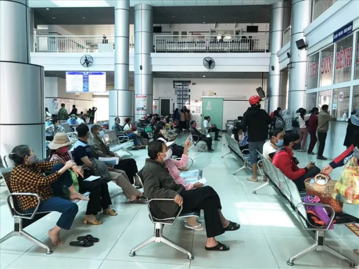 Hình ảnh tòa nhà chính Bệnh Viện Đa Khoa Vùng Tây Nguyên - Nơi hội tụ giữa nét cổ kính và hiện đại