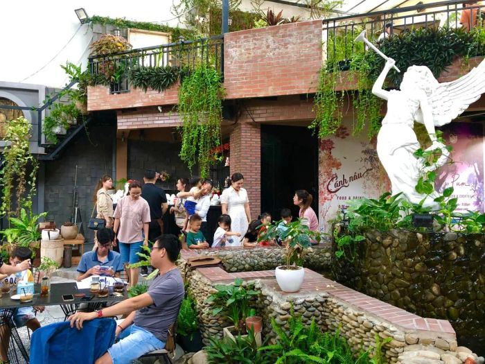 Không gian xanh mát đầy nghệ thuật tại CÁNH NÂU Garden Cafe