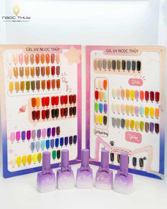 Hình ảnh ấn tượng về không gian trưng bày sản phẩm tại Ngọc Thuỷ Nails
