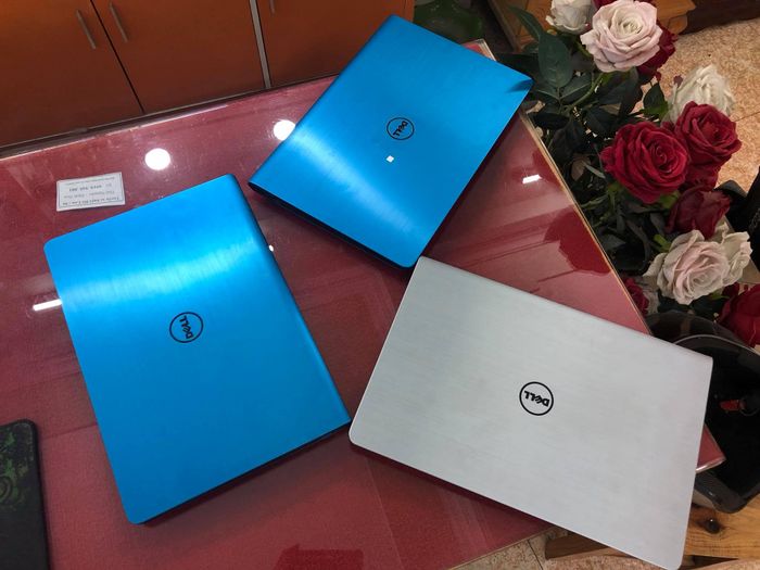 Không gian trưng bày đa dạng tại Laptop Anh Khoa