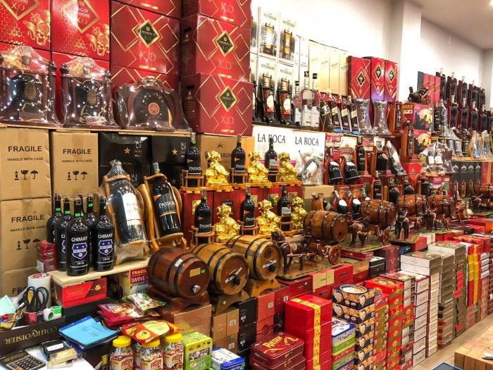 Hình ảnh showroom sang trọng ĐÔNG THU tại 126 Trần Phú