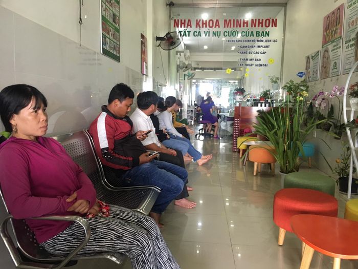 Hình ảnh đội ngũ bác sĩ chuyên nghiệp tại Nha Khoa Minh Nhơn